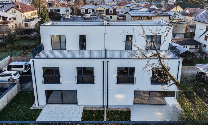 House, Rozhna Dolina