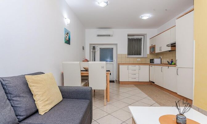 Apartment 2, 5-room apartment, Piran