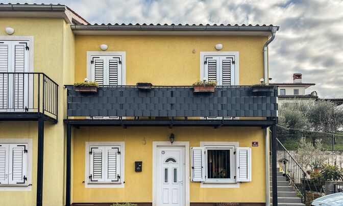Three-room apartment in Novie Bertuki