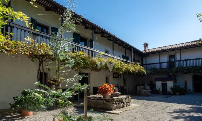 House, Komen