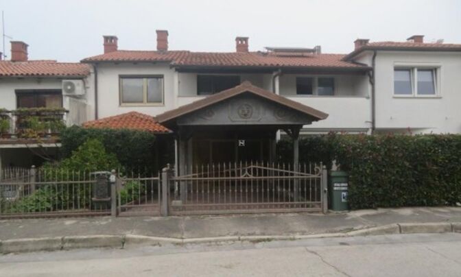 House with a terrace in Yagodje