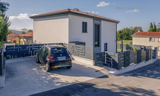 House, Prade