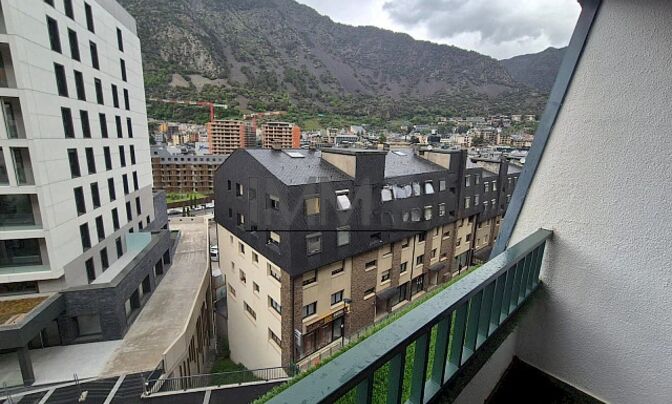 Central 4-bedroom apartment with parking in Andorra la Vella