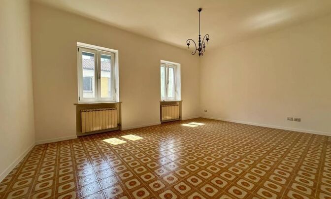 Three-room apartment in the city center