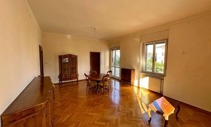 Three-room apartment in the center