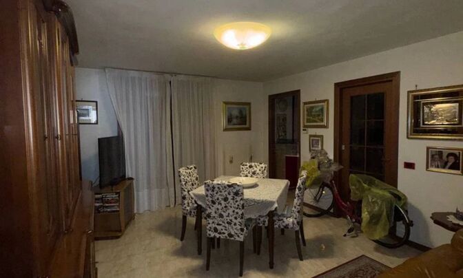 Three-room apartment in the center