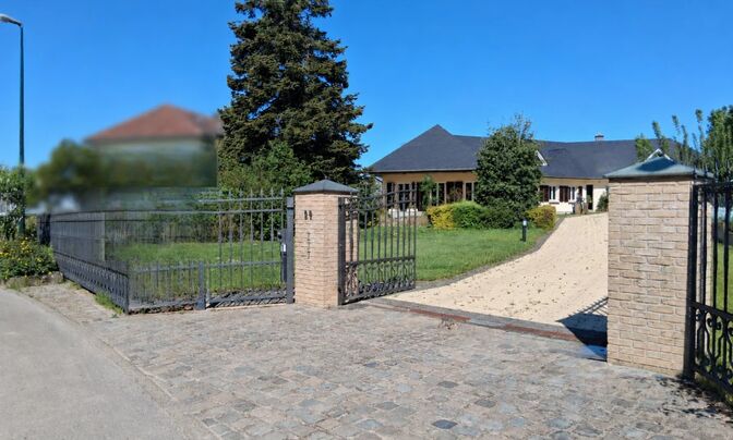 Villa 5 bedrooms for sale in Holzem