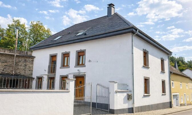 House 5 bedrooms for sale in Bavigne