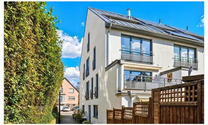 Semi-detached house 4 bedrooms for sale in Fentange