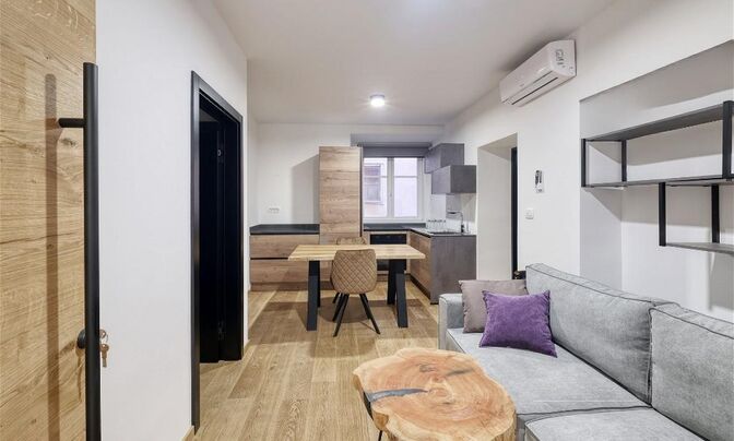 Apartment near Robb's Fountain