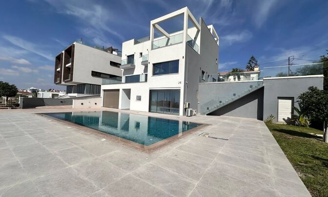 5 Bedroom For Sale Villa in Limassol, Paniotis area