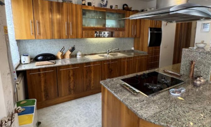 Five-room apartment in Župančićeva Jama