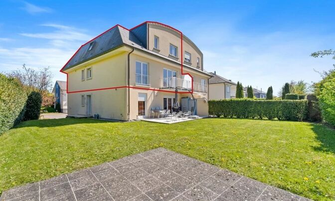 Duplex 5 bedrooms for sale in Strassen