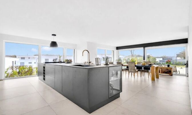 Villa 6 bedrooms for sale in Leudelange