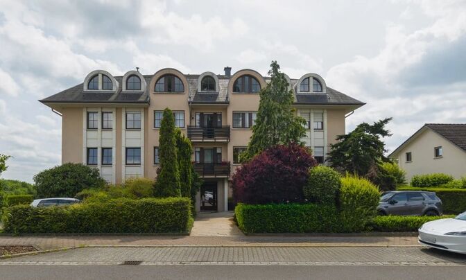Duplex 4 bedrooms for sale in Bertrange