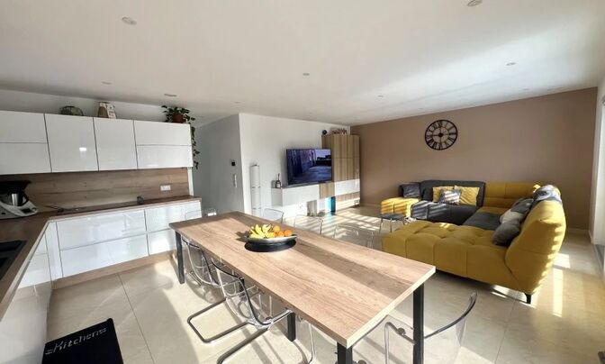 Semi-detached house 4 bedrooms for sale in Garnich
