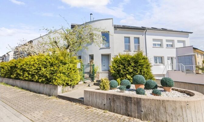 Semi-detached house 5 bedrooms for sale in Sandweiler