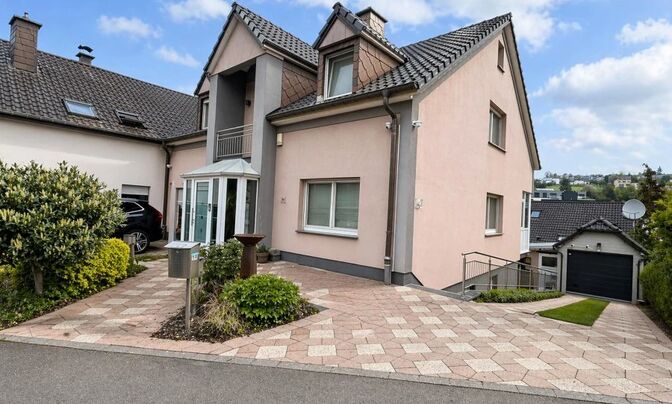 House 7 bedrooms for sale in Wiltz