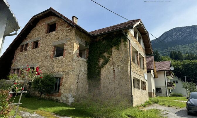 House, Kuzhel