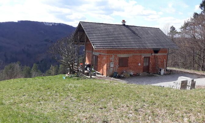 House, Dolenje Laknice
