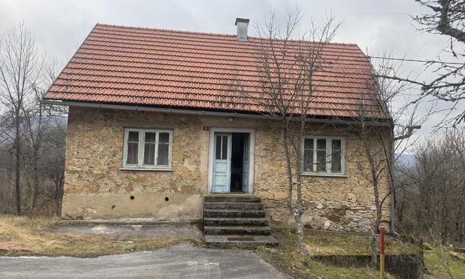 House, Vrch pri Fari