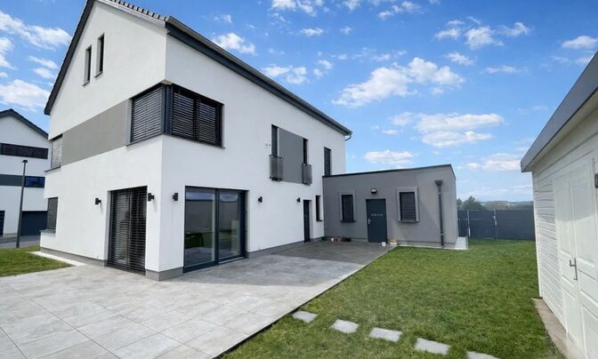 House 4 bedrooms for sale in Wiltz