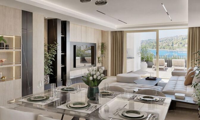 Three-bedroom apartment by the beach