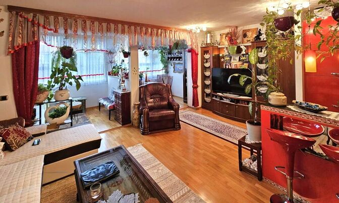 One-bedroom apartment with parking