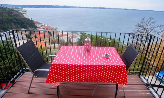 Four-room apartment Piran