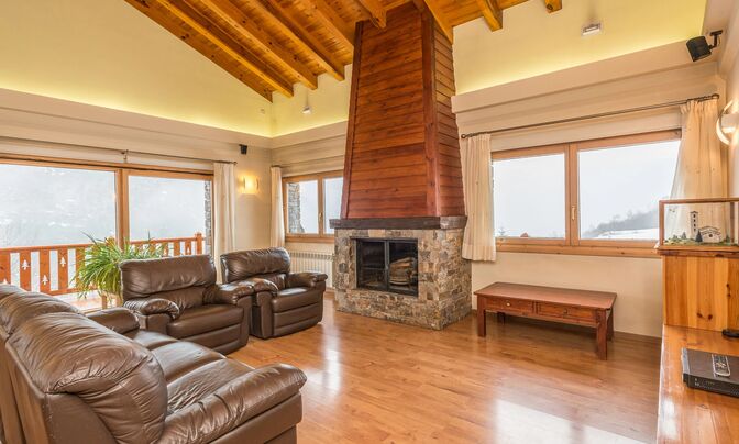Chalet for sale in Pal, 5 bedrooms