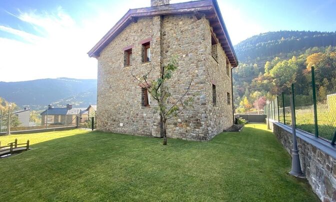 Discover this magnificent chalet in a peaceful mountain area