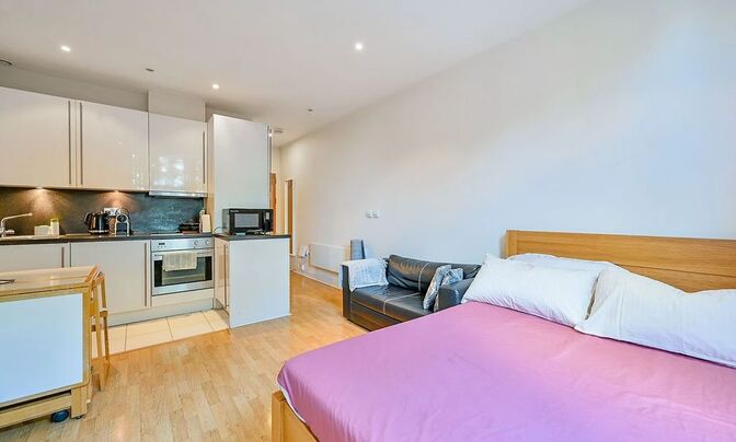 Bromyard House, Acton