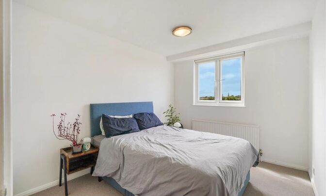 125 Upper Richmond Road, Putney