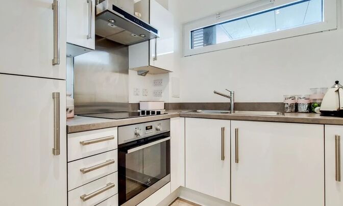 Spectrum Way, Wandsworth