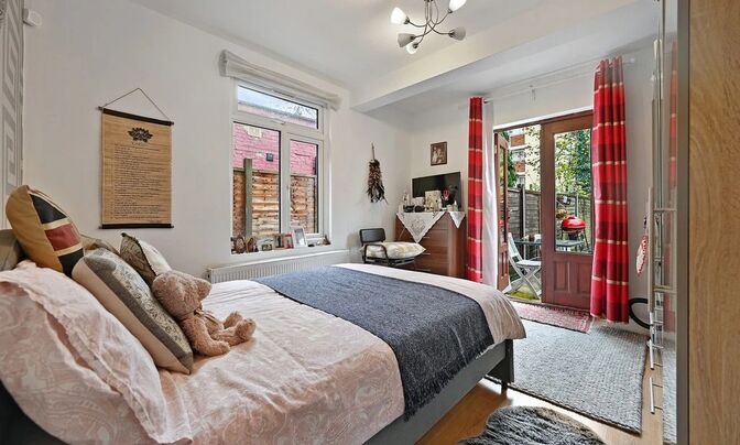Oldfield Road, London, 9