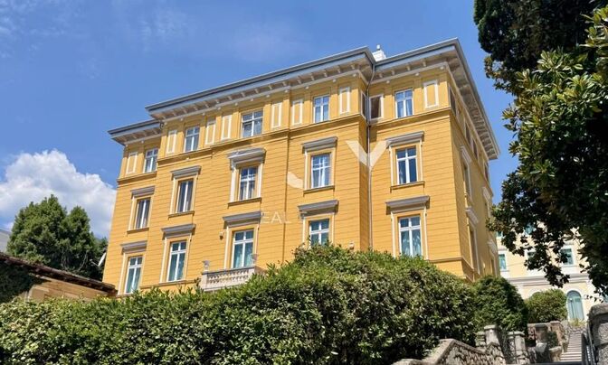 Трёхкомнатная квартира в центре Опатии