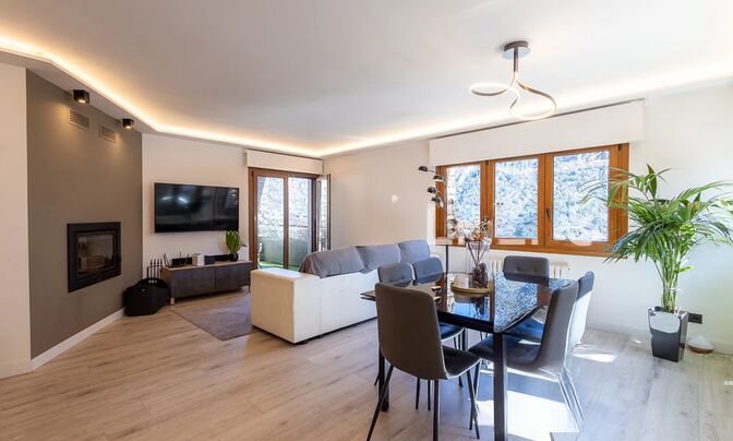 Apartment for sale in Santa Coloma, 3 bedrooms
