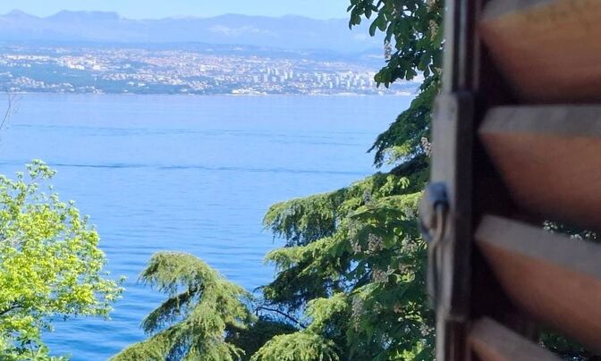 Three-room apartment on the ground floor in the center of Opatija