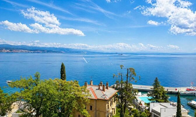 Four-room apartment in the center of Opatija