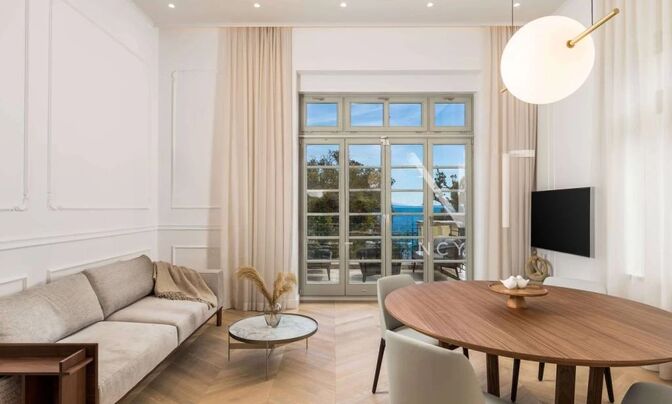 Three-room apartment in the center