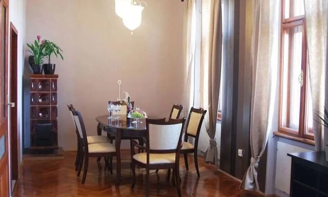Three-room apartment in the Center