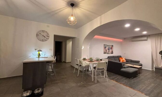 Three-room apartment in the center