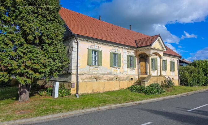 Estate, Lukavtsy Farm