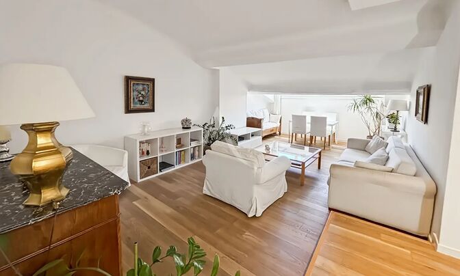Property: Residence  
Location: Cannes, Centre-ville  

Residence Cannes Centre