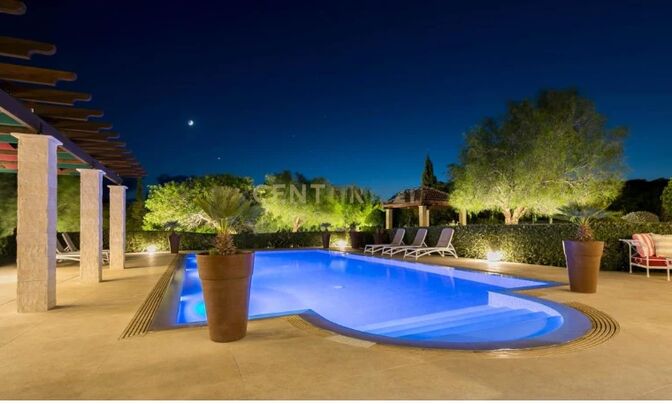 5 Bedroom Villa For Sale in Kouklia, Paphos