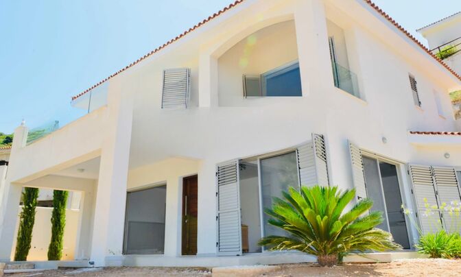 4 Bedroom Villa For Sale in Tala, Pafos