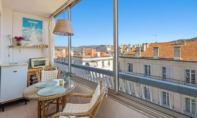 Property Type: Apartment  
Location: Cannes, Centre-ville  

Apartment Cannes Central