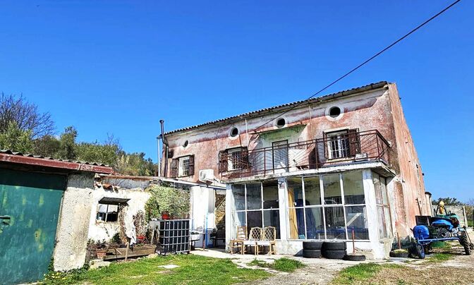 House in Izola, Nozhed.