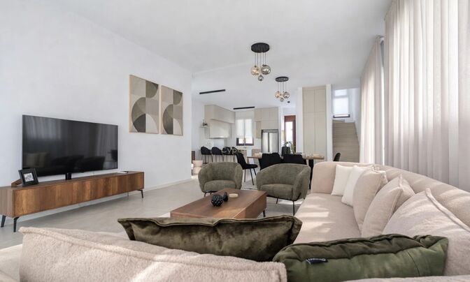 4 Bedroom Detached house For Sale in Dromolaksia, Larnaca
