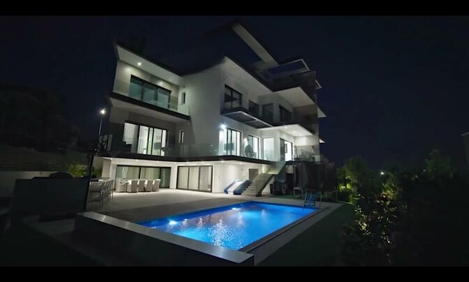 4 Bedroom Duplex Apartment with Seaview For sale in Germasogeia, Limassol